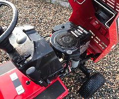 Jonsered LR10 ride on mower - Image 7/9