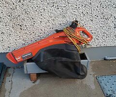 Leaf vacuum