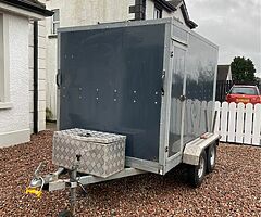 BOX TRAILER