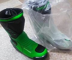 Customized suit included boots gloves complete set with original quality price is 450£ - Image 10/10