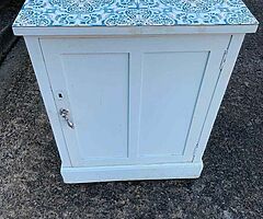 Very nice old painted cupboard with keys - Image 3/3