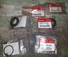 Suzuki gt 550 engine seals