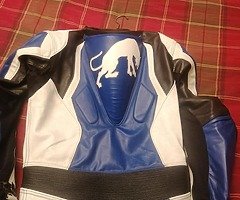 Various motorbike leathers and boots - Image 6/8