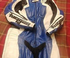 Various motorbike leathers and boots - Image 7/8