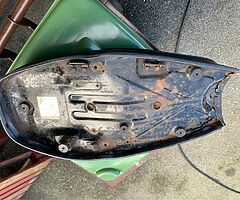 Yamaha RD400 seat Original & in very good condition - Image 4/4