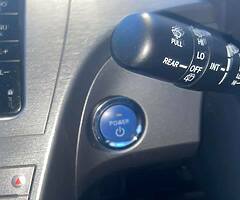 Toyota Prius hybrid 1.8 petrol low mileage - Image 4/10