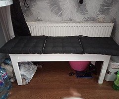 Table 4chairs and bench matching