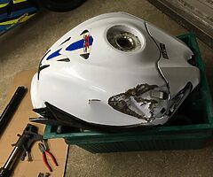 08-10 suzuki gsxr fuel tanks - Image 3/4