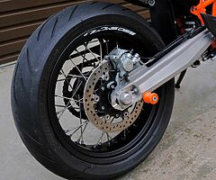 2020 KTM 690 SMC R - Image 9/10