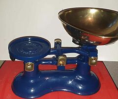 Beautiful original heavy victor of England scales in blue with full set of brass bell weights - Image 5/7