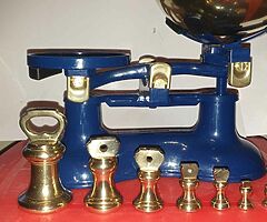 Beautiful original heavy victor of England scales in blue with full set of brass bell weights - Image 6/7