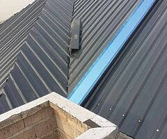 Realisation of building projects and supply of roofing materials