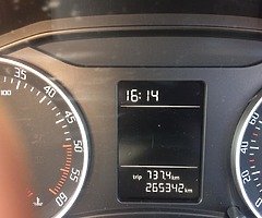 Skoda Octavia 2011, 1.6 Diesel - Image 4/9