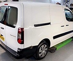 2017 Peugeot Partner - Image 6/9