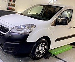 2017 Peugeot Partner - Image 7/9