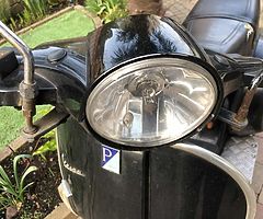 Piaggio vespa px125 old style scooter