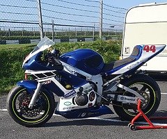 Yamaha R6 5eb pre-injection racebike