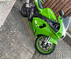 99 ZX7R - Image 5/8