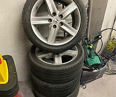 Honda 17” alloys Gud tyres fit Lexus £130 Genuine interest only No time wasters!
