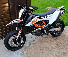 2020 KTM 690 SMC R Supermoto - Image 8/10