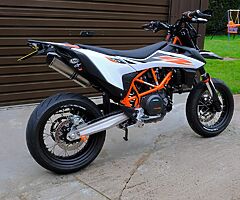 2020 KTM 690 SMC R Supermoto - Image 9/10