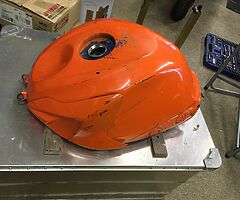11-20 Suzuki GSXR 600/750 fuel tank - Image 3/3
