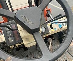 2001 Nissan Gas Forklift - Image 5/8