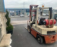 2001 Nissan Gas Forklift - Image 6/8