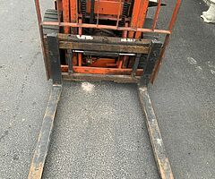 2001 Nissan Gas Forklift - Image 7/8