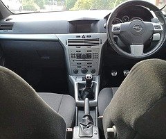 Opel Astra GTC 1.4 Petrol 2009 - Image 6/9
