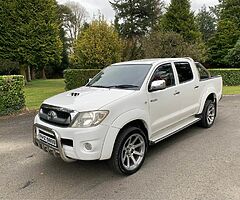 2010 Toyota Hilux - Image 4/10