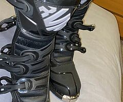 raven motocross boots
