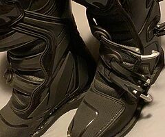 raven motocross boots
