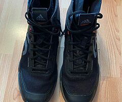 Mountain bike shoes