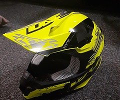 BRAND NEW WULFSPORT AND RIP AND ROLL GOGGLES. SIZE 55/56SMALL