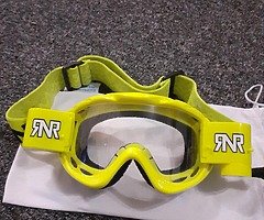 BRAND NEW WULFSPORT AND RIP AND ROLL GOGGLES. SIZE 55/56SMALL - Image 4/8