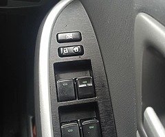 Toyota Prius low mileage - Image 9/10