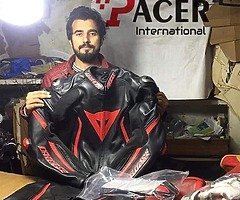 Customized suit included boots gloves complete set with original quality in best price of 400£ - Image 5/8