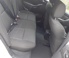2005 Toyota Avensis - Image 7/9