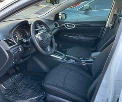 2019 Nissan Sentra · SV Sedan 4D - Image 5/8