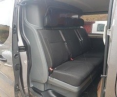 BREAKING VAUXHALL VIVARO - Image 4/6