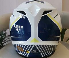 Motorbike helmet - Image 4/7