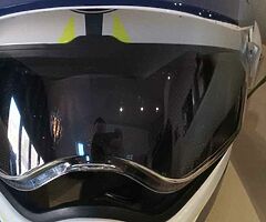 Motorbike helmet - Image 5/7