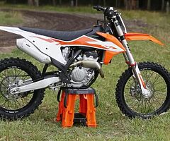 Looking 125/250 dirtbike pic for attention