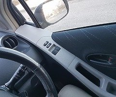 Automatic Yaris 07 - Image 4/9
