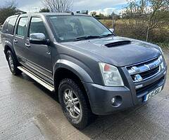 2011 Isuzu Dmax 3.0 Tdi Automatic.1 owner .In Excellent condition