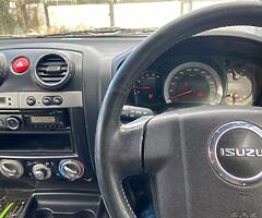 2011 Isuzu Dmax 3.0 Tdi Automatic.1 owner .In Excellent condition - Image 3/7
