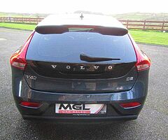 2017 Volvo V40 - Image 9/10