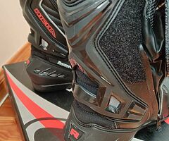 Richa motorcycle boots size 9