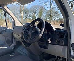 2013 Mercedes-Benz Sprinter - Image 4/10